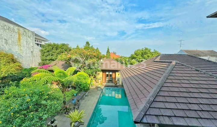 Rumah Mewah Arsitektur Tropis Modern With Pool di Gegerkalong Gerlong Bandung