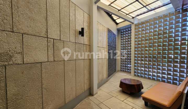 Rumah Baru Spesifikasi Bangunan Terpilih dan Kokoh Full Furnished di Singgasana Bandung