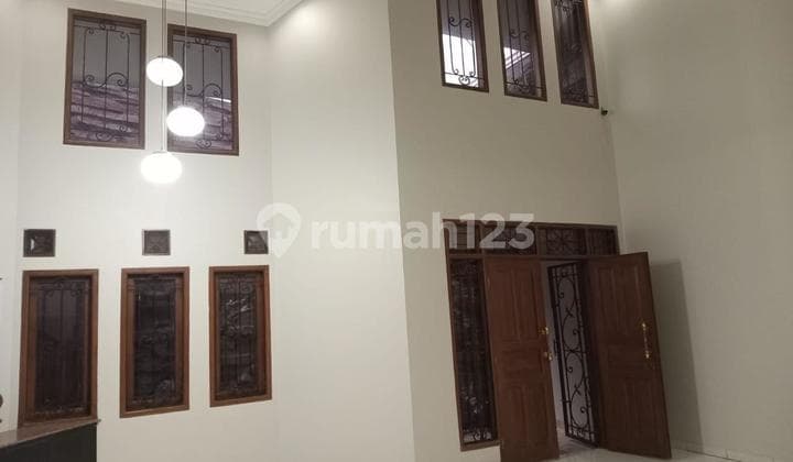 Rumah Nyaman Terawat di Jual / Sewa di Singgasana Pradana Bandung