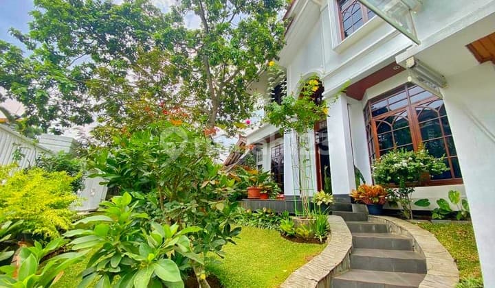 House for Sale: Gegerkalong Geger Kalong, Well-Maintained, Green and Cool