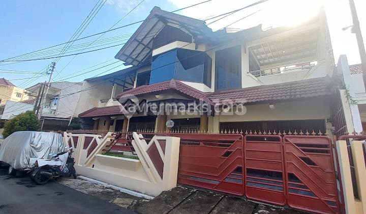 Dijual rumah bagus 2 lantai di Semarang Tengah