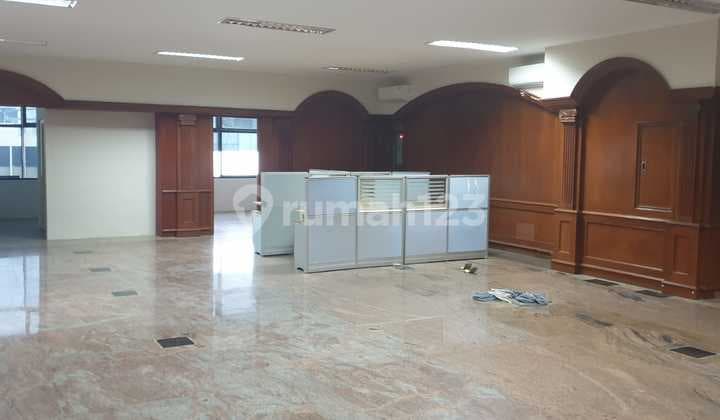 Dijual Gedung Kantor di Tomang Luas Tanah 402 m² Luas Bangunan 954 m² 3 Lantai Ada Basement