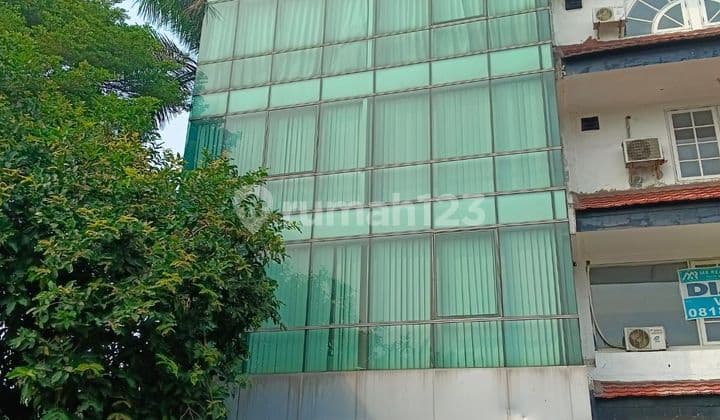 4.5-Storey Shophouse in Kedoya Near AW, Kebon Jeruk