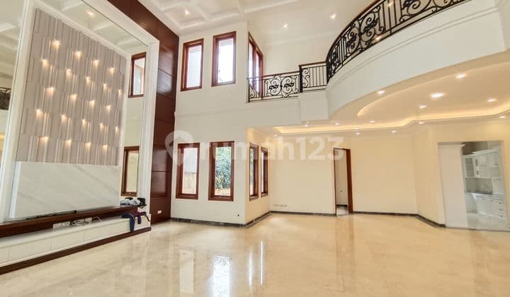 Luxury House, Private Lift