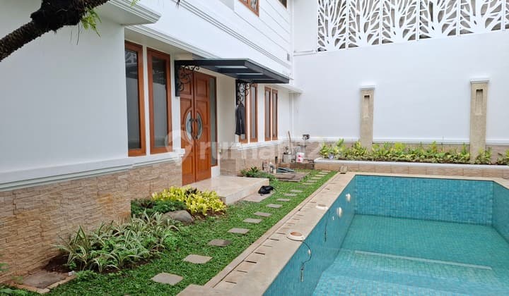 Luxury House, Private Lift