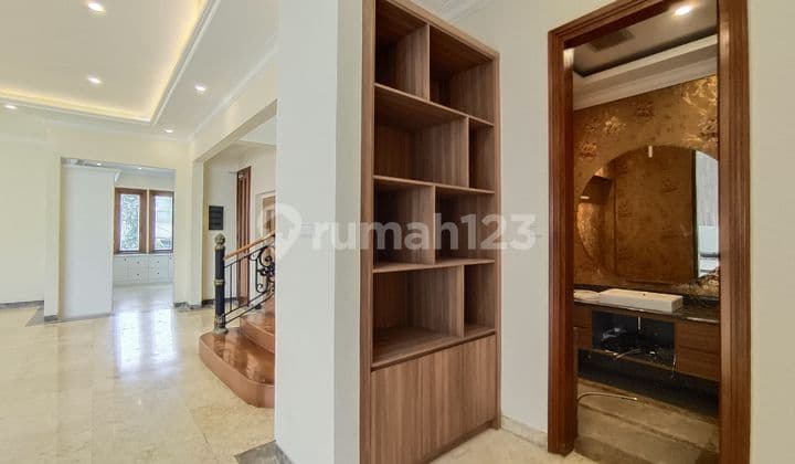 Luxury House, Private Lift