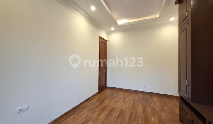 Luxury House, Private Lift