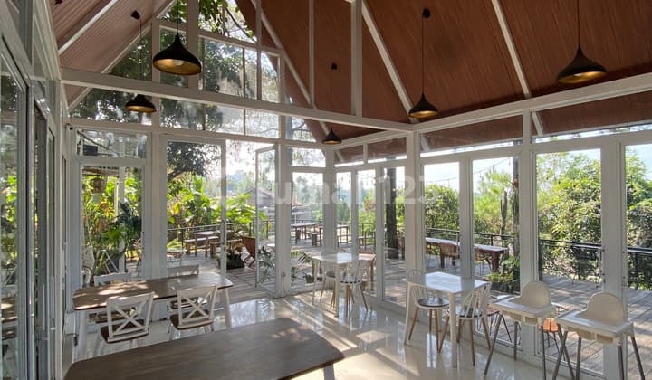 Ruang Usaha Ex Cafe, Bagus Siap Pakai di Ciumbuleuit Bandung