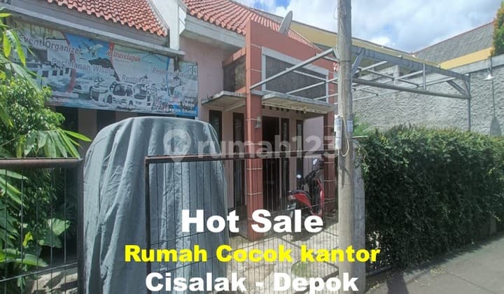 Strategic and Comfortable House Near Pasar Cisalak Depok