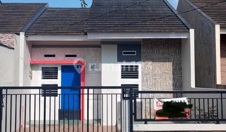 A minimalist house with good access, near Grand Depok City.