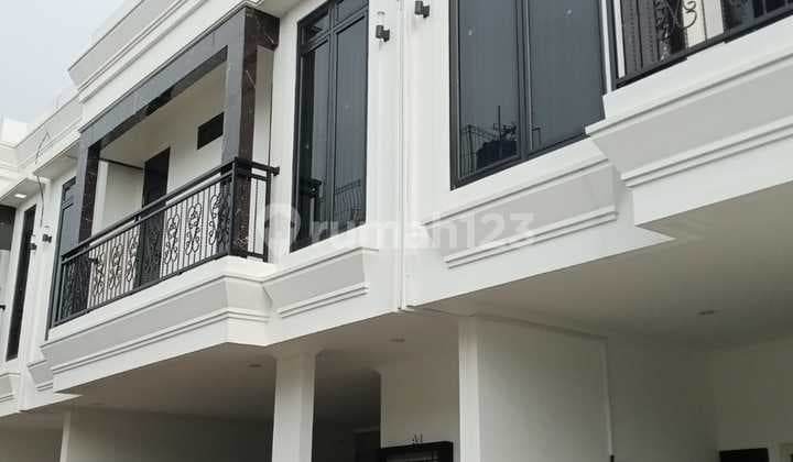 Rumah Mewah Elite di Taman Lagura Indah Jakarta Pusat