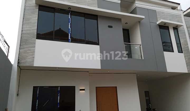 Strategic Luxury House in Cempaka Putih, Central Jakarta