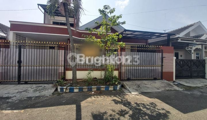 Rumah Dua Lantai Di Bunga bunga