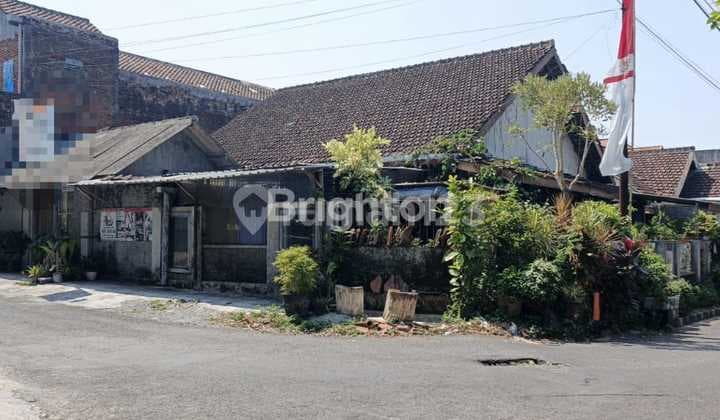 Rumah HOOK BUNGA-BUNGA Kota, Malang