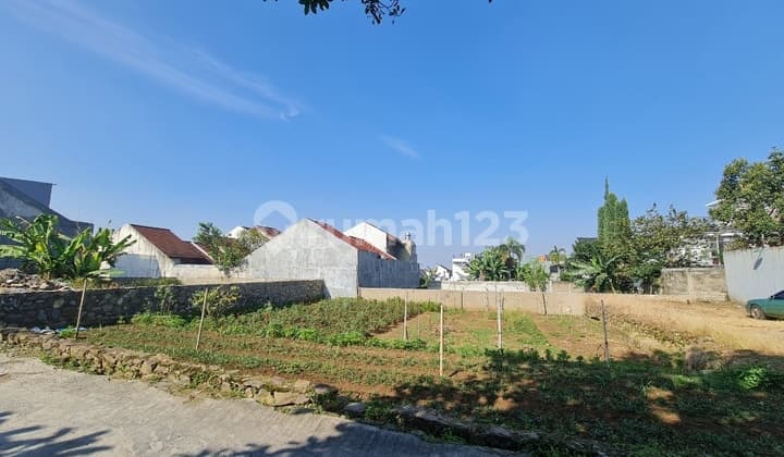 For Sale 500m2 Square Plot Ready to Build in Gegerkalong Area, Two-Car Road Access
