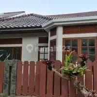 For Sale: Spacious and Comfortable House in Gegerkalong Permai Complex with Swimming Pool.