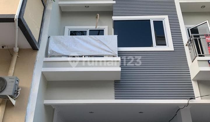 Rumah daerah teluk gong jakarta barat dijual brandnew 3 lantai bagus dan siap huni ada 4 unit ready brandnew ukuran 5x15m2