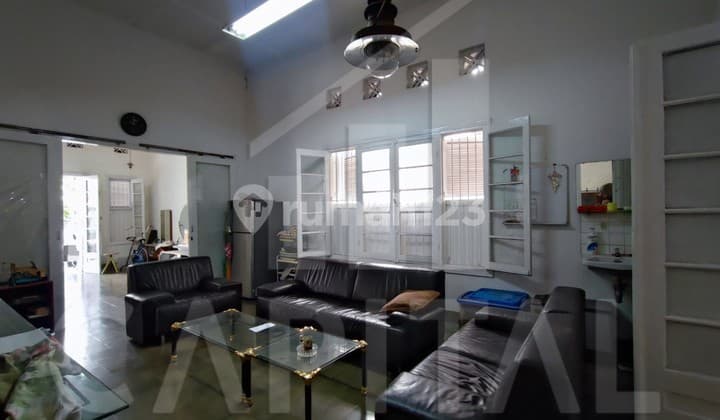 Rumah Heritage dengan Lingkungan yang Nyaman dan Tenang di Sayap Riau