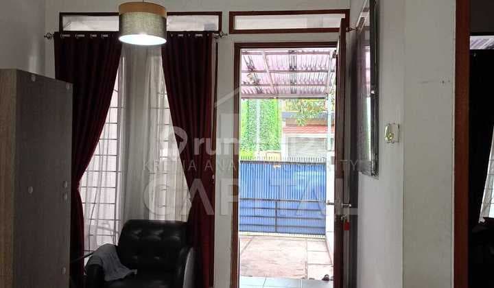 Rumah Tinggal dengan Sirkulasi Udara Baik di Jalan Batununggal