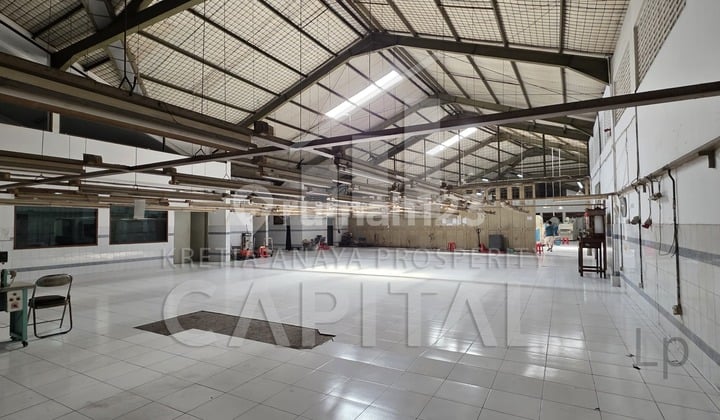 Ready-to-Use Clean and Spacious Warehouse and Office in Cijerah Wing