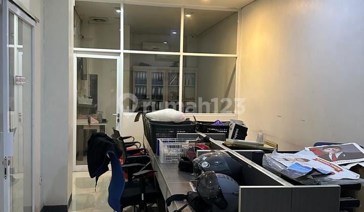 Dijual Rumah Siap Huni Cocok untuk Usaha di Gunung Sahari Jakarta Pusat