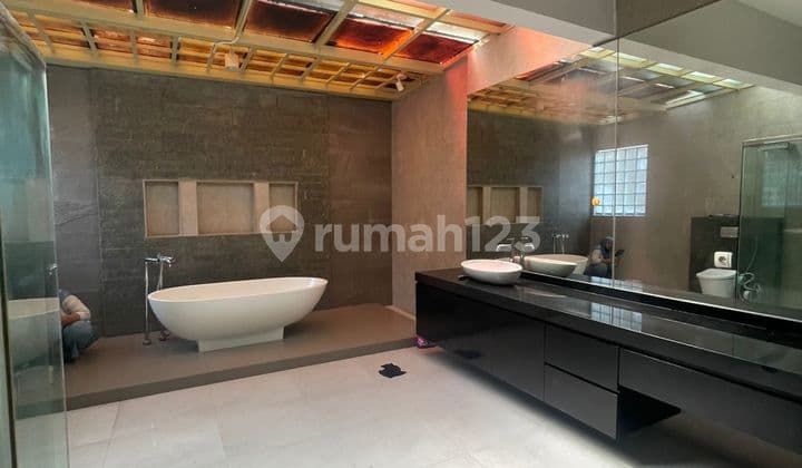 Sewa Rumah Besar Luas Kota Baru Parahyangan Btd Bandung Tempo Dulu Padalarang Semi Furnished Jalan Lebar