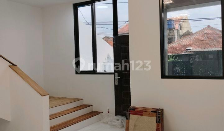 Rumah Baru Kopo Permai 2 Lantai 2 Mobil Dekat Jalan Utama