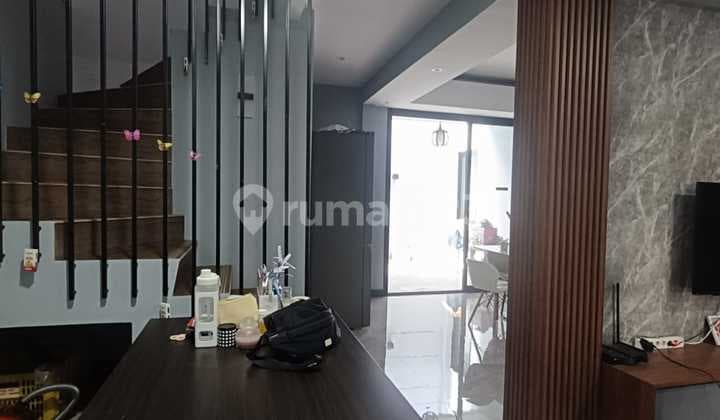 Dijual Cepat Rumah Cantik dan Luas di Villa Melati Mas Blok E