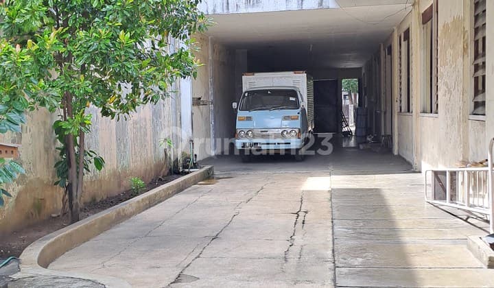 Rumah hitung harga tanah mainroad Gatot Subroto