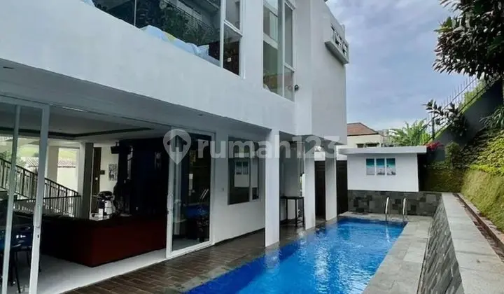 Rumah villa cantik di dago pakar dengan kolam renang full furnish
