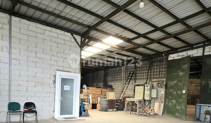 Gudang / Ruang Usaha Strategis Di Jalan Utama Gadobangkong