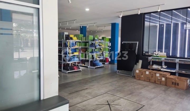 Former Commercial Space in Pluit, Strategically Located 1.5 Floors Suitable for Various Types of Businesses