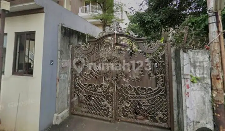 Rumah di Daerah Ragunan dengan Parkiran Luas. Nyaman dan Lokasi Tenang Jauh Dibawah Pasaran
