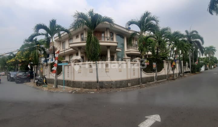 2-Story House Near Puri Indah Mall, Hook Position