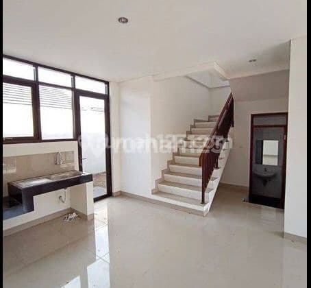 Rumah Cimahi 2 Lantai Cocok Untuk Milenial, Dekat Alun alun Cimahi Dan Pasar Tradiisional