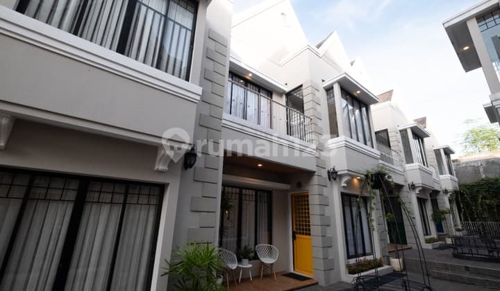 Rumah Classic Bergaya Victorian Setraduta Full Furnished