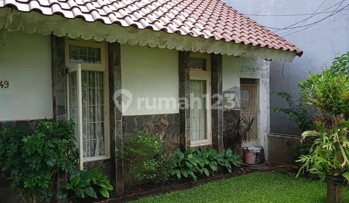 Rumah Asri Dua Lantai di Cipete