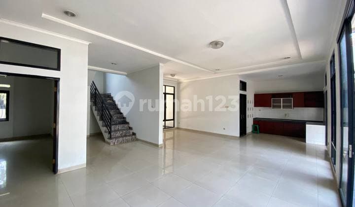 Rumah Siap Huni 2 Lantai Renovasi Baru, Harga Di Bawah Pasaran!