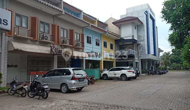 Ruko Gandeng Bintaro Sektor 1, Lokasi Strategis Di Pinggir Jalan Utama, Cocok Untuk Resto, Bank dan Cafe di Pesanggrahan, Jakarta Selatan