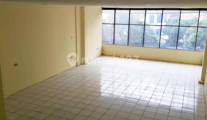 Shop House in a Prime Area, Suitable for Office Use, Kebayoran Baru