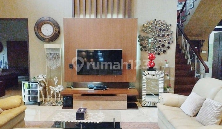 Pejaten Barat Hunian Asri Fully Furnished dengan Swimming Pool