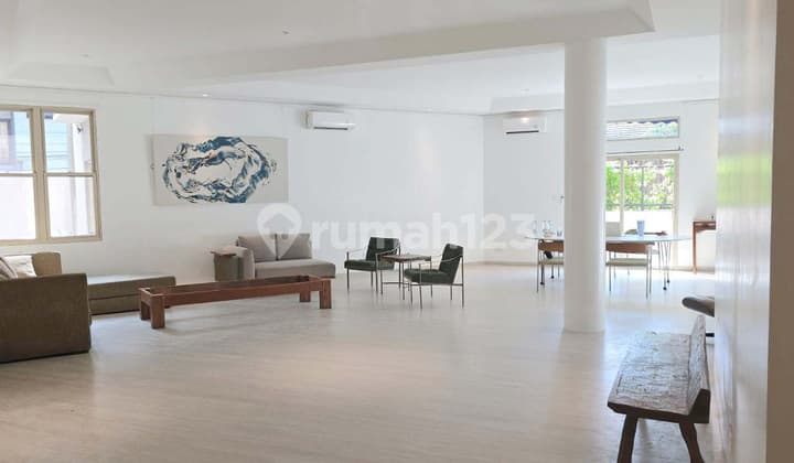 Rumah Mewah Disewakan Lokasi Strategis Senopati, Scbd