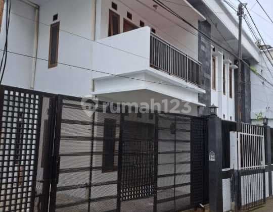 For Rent Minimalist House Suitable for Office in Sayap Buahbatu 1 Direction