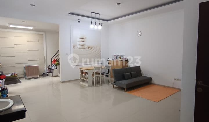 Dijual Rumah Minimalis Full Furnished Di Taman Holis Indah 1