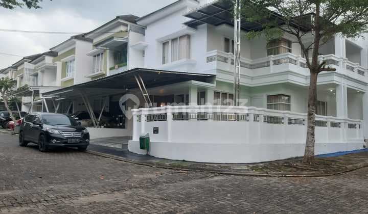 DISEWAKAN RUMAH HOOK 2LT LUAS & MEWAH
