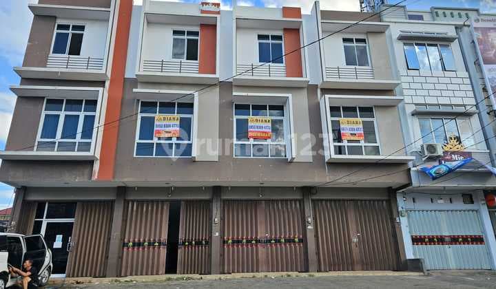 FOR RENT: TOWN CENTER SHOPHOUSE, SUITABLE FOR OFFICE USE