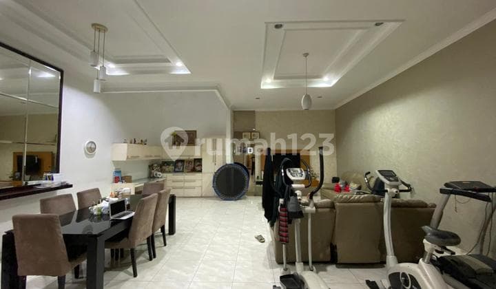 di PANTAI INDAH KAPUK WALET INDAH ,BAGUS SIAP HUNI