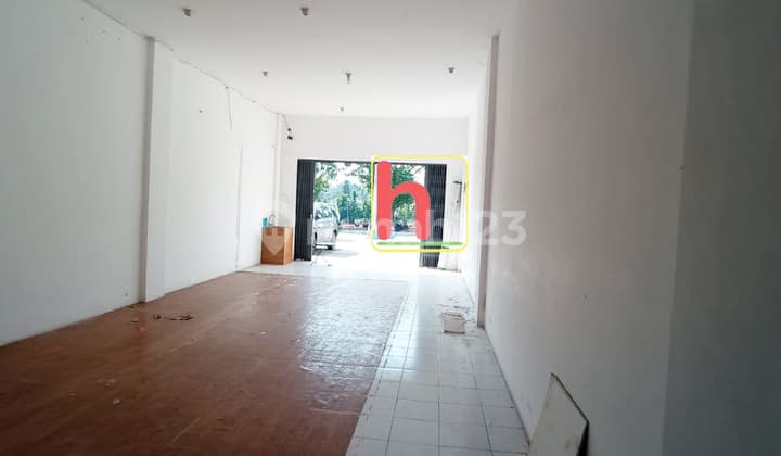 Ruko Toho Pantai Indah Kapuk, Hadap Jalan Raya