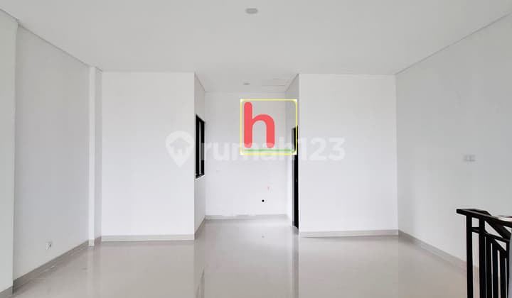 Ruko di Hampton Avenue At Manhattan District, Gading Serpong, Hadap Boulevard