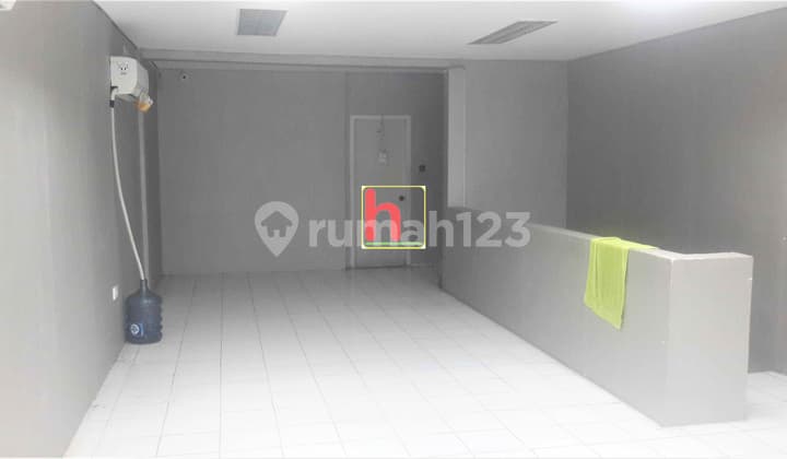 Shop House in Roxy Mas, 3-Storey Building